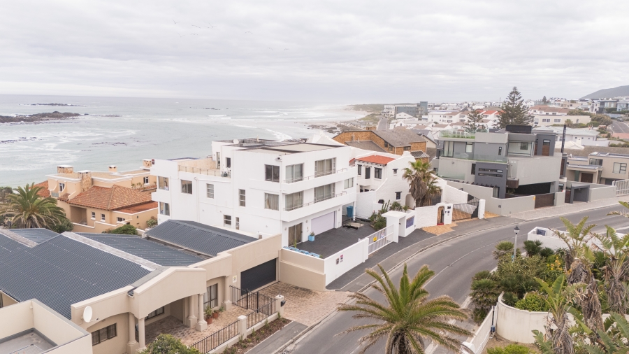 6 Bedroom Property for Sale in Bloubergstrand Western Cape